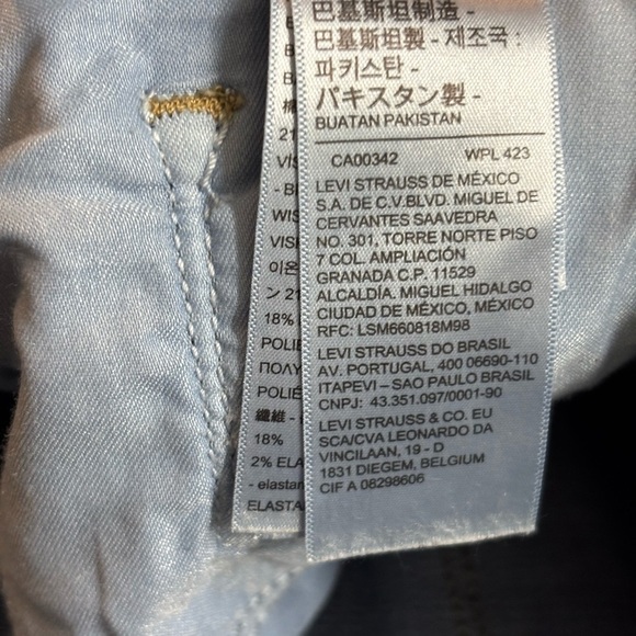 Levi's Women's 315 Shaping Boot Cut Jeans Size 30 Mid Rise Medium Wash Jeans - Picture 5 of 16